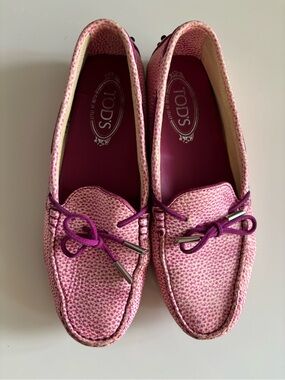 Tod’s Gommino Driving Loafers Pink Fuchsia Spotted Leather Size 38.5